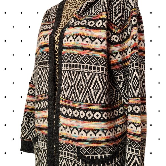 Papillon cozy hooded cardigan with oversized hood and pockets - Picture 4 of 5